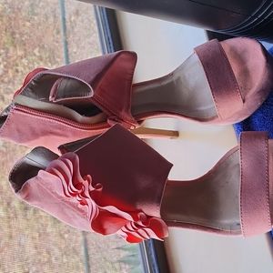 Suede or micro fabric 5' to 6' stilettos.